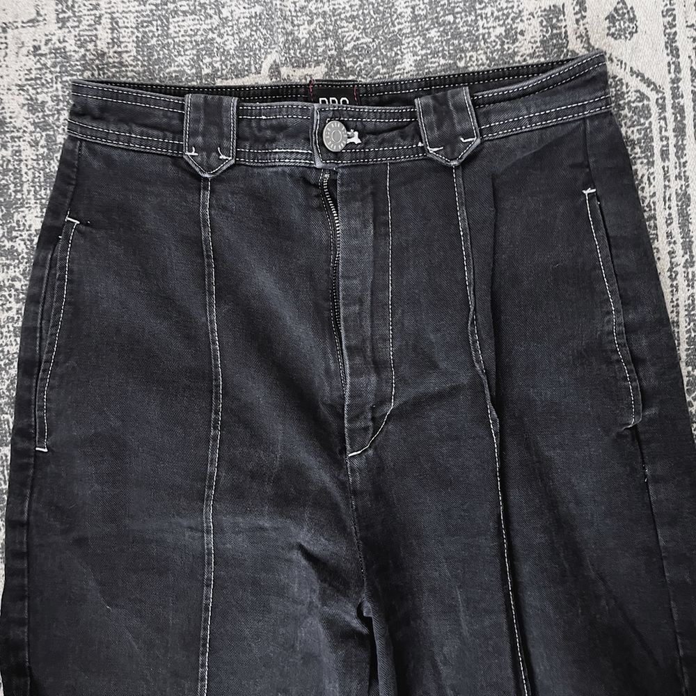 NWOT Urban Outfitters Black Leroy Wide Leg Pintuck High Waisted Jean: Size 27 - Picture 4 of 5